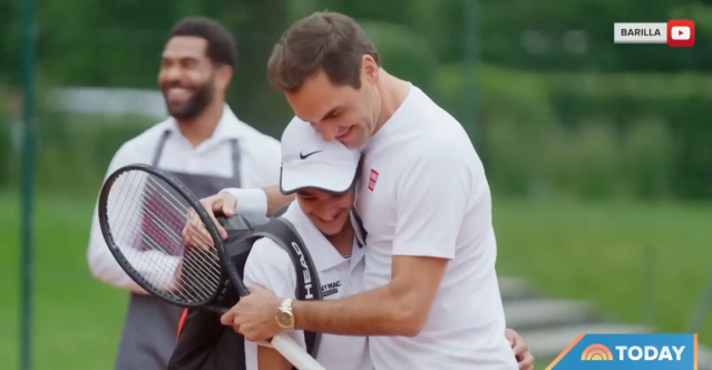 Roger Federer keeps the pinky promise he made to a young player